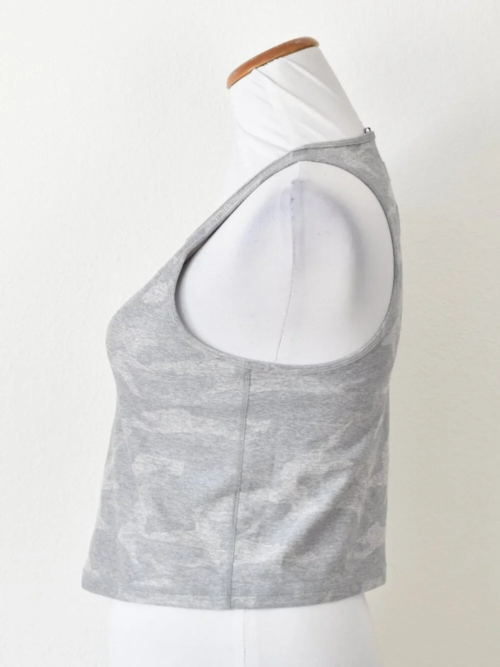 Vuori Elevation Plyo Tank Camouflage Crop Top - L - Picture 4 of 9